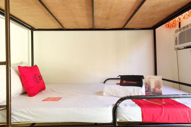 Hotel Reddoorz @ Governors Drive Coron
