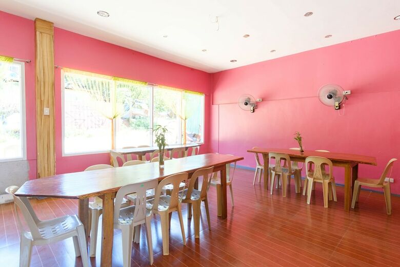 Hotel Reddoorz @ Governors Drive Coron