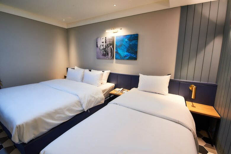 West In Hotel