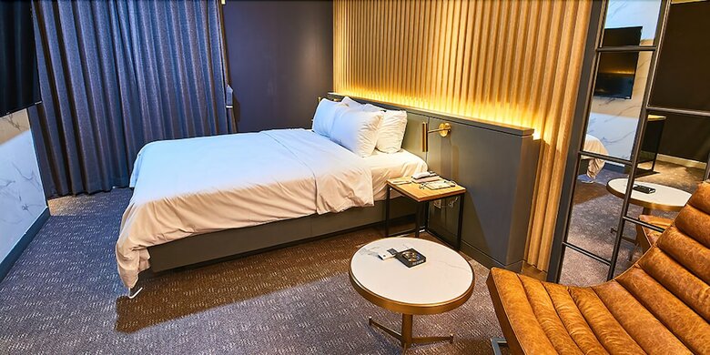 West In Hotel