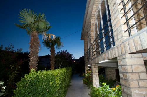 Hostal Pansion Burin