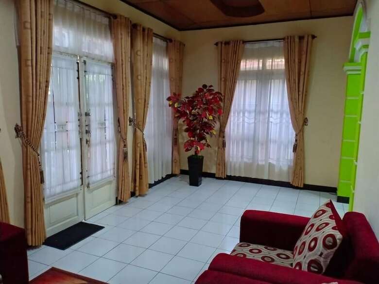Hotel Nina King Homestay