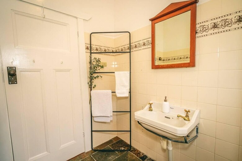 Treasure On Bagot-free Wifi/netflix-close To Cbd
