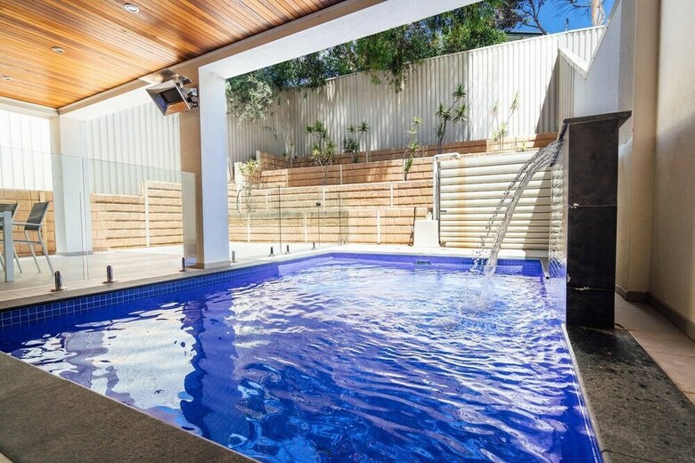 The Grand Oasis - Pool - Wifi - Mins From Beach