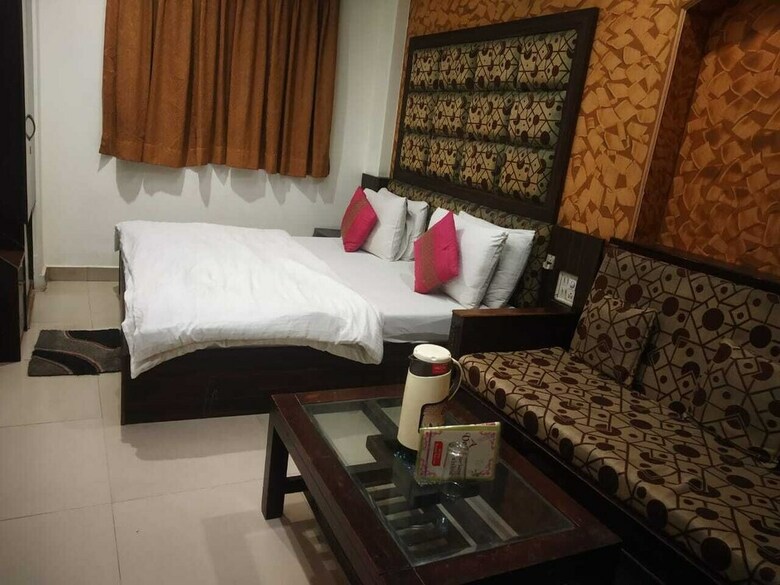 Hotel Adb Rooms Vardhman Inn