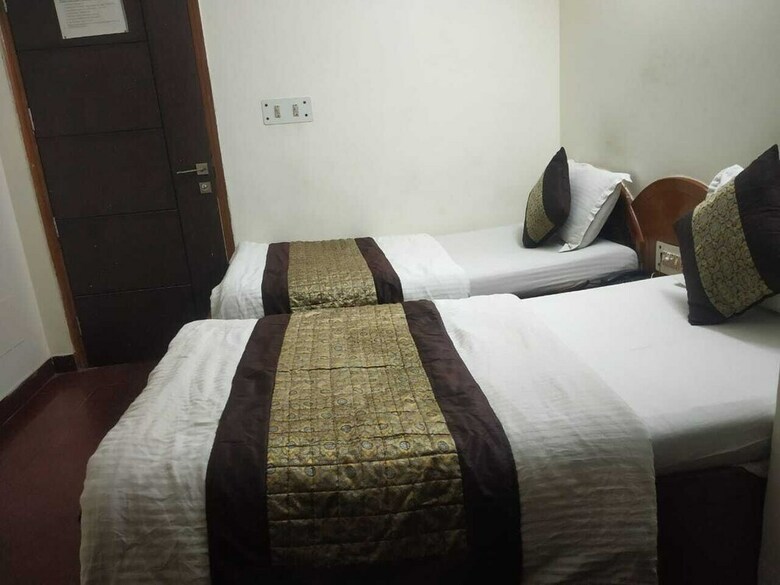 Hotel Adb Rooms Vardhman Inn