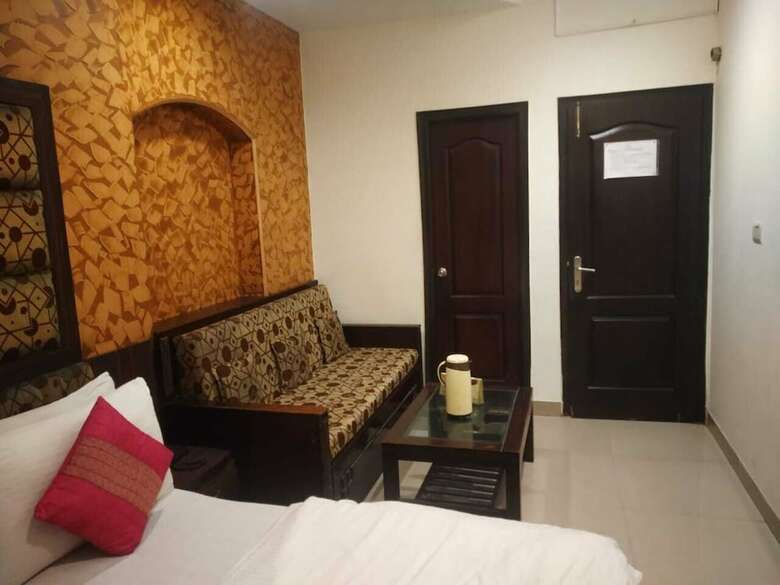 Hotel Adb Rooms Vardhman Inn