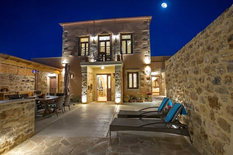Villa Theta