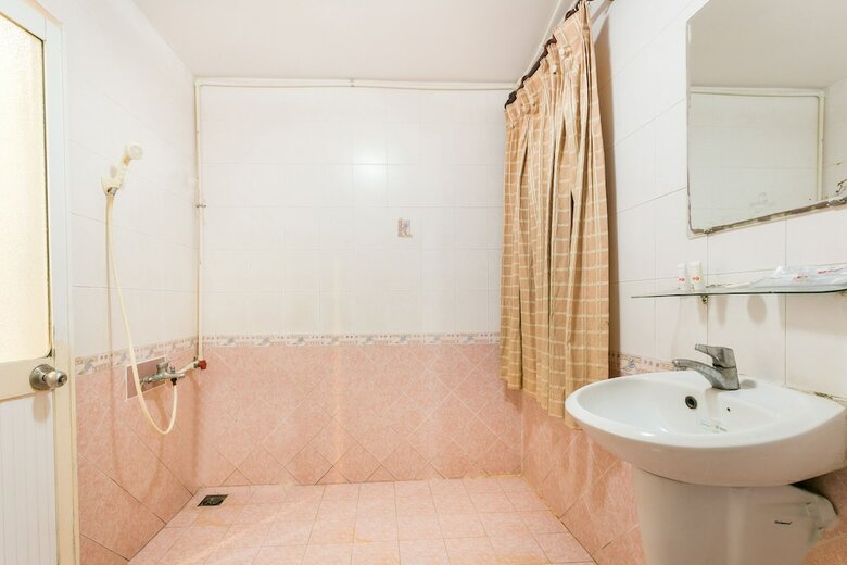 Oyo 631 Long Phung Hoang Hotel