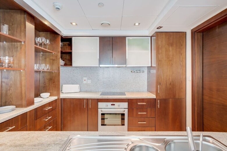 Modern Apartment In Dubai Marina Amazing Pool!