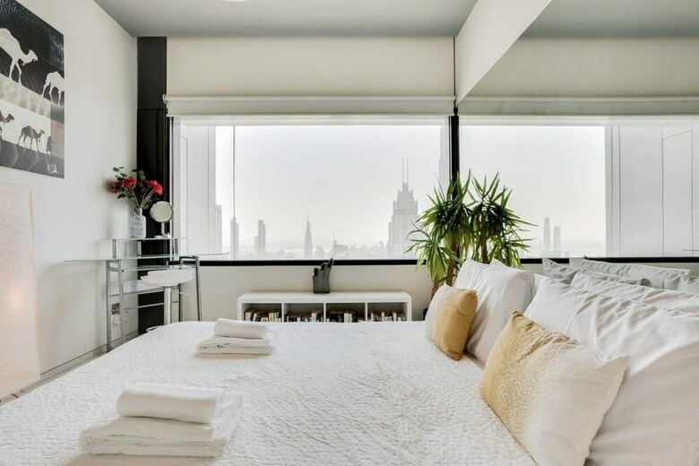 Amazing Skyline Views Apartment In Index Tower