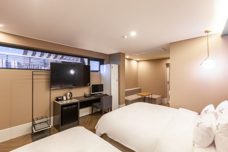 Brown Dot Hotel Sasang Renecite