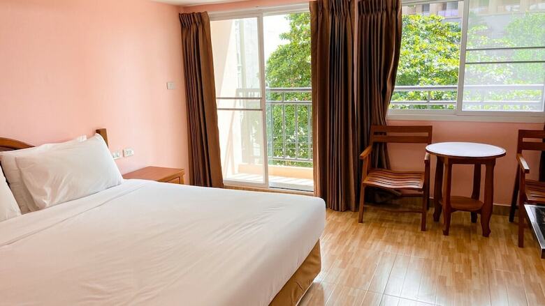 A.a. Pattaya Golden Beach Hotel