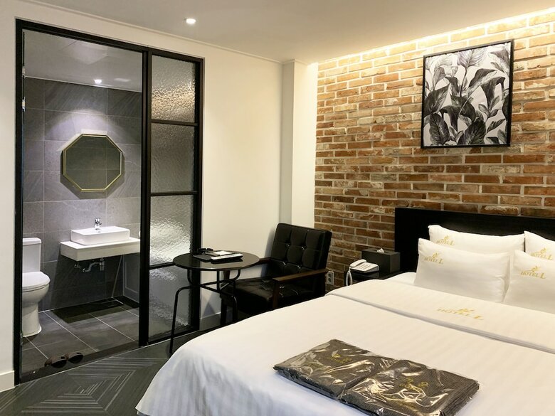 L. Hotel