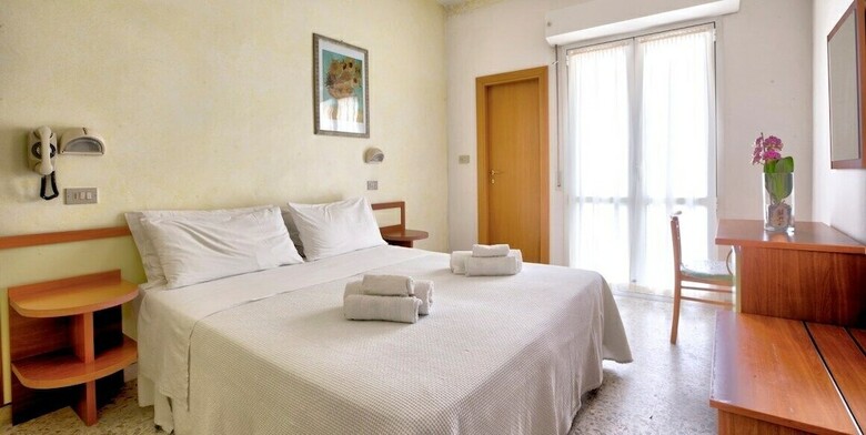 Hotel Junior