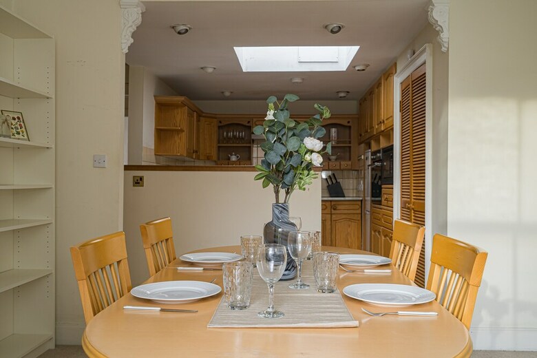 Spacious 3br New Town Apartment