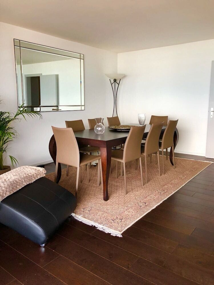 Luxury Lake View Apartment