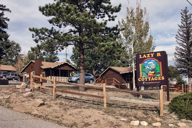 Cabana Lazy R Cottages: 17