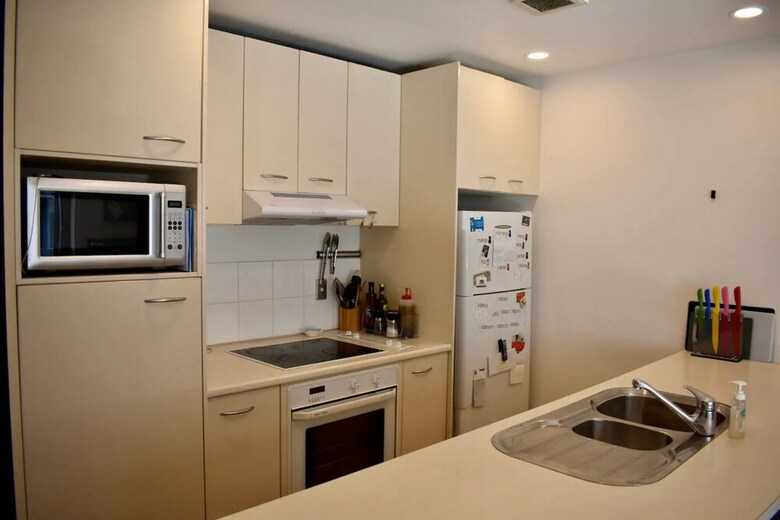 Spacious 1 Bedroom Apartment With City Views