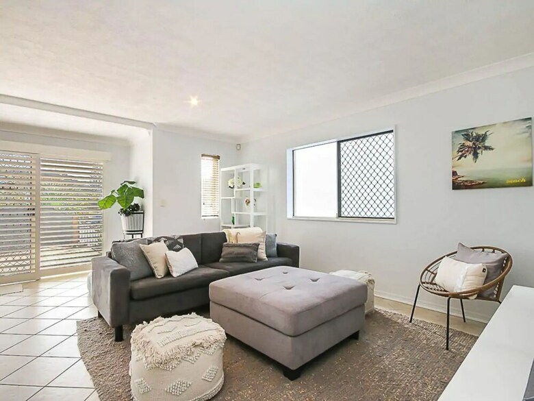 Classy 3 Bedroom Apartment By The Beach