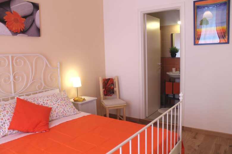 Bed & Breakfast Home 103