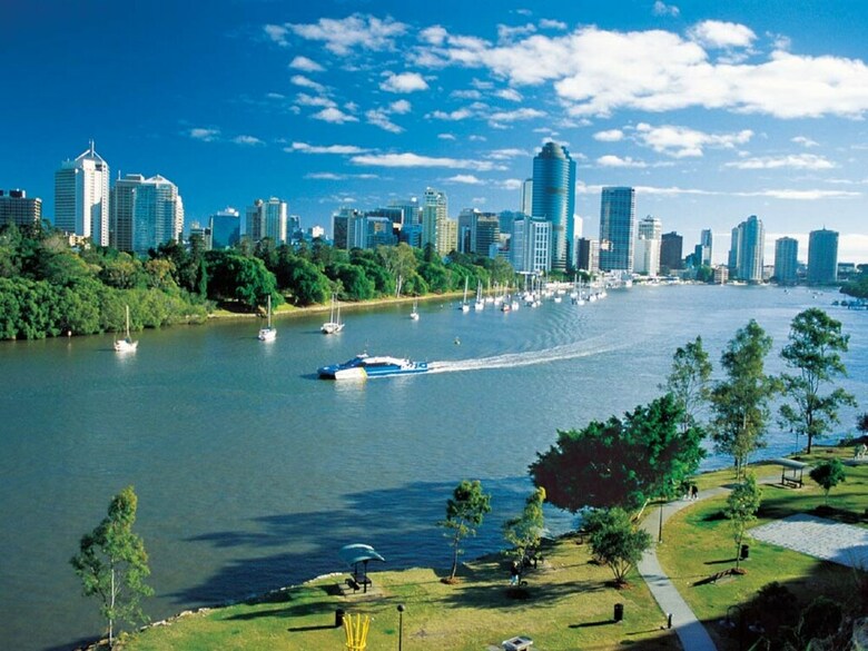 Modern 2 Bedroom Apartment With Parking In Newstead