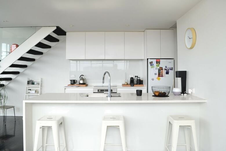 Stylish 2 Bedroom Loft Apartment With Parking
