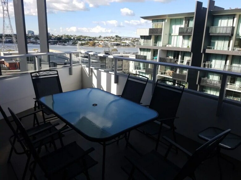Apartamento 2 Bedroom Newstead Unit With Parking