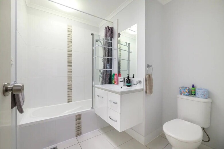 Quiet, Comfortable & Convenient House With Pool
