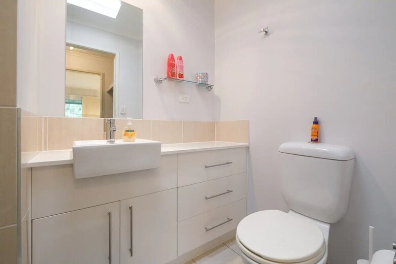 Quiet, Comfortable & Convenient House With Pool