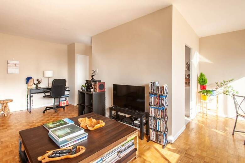 Bright Downtown Apartment With Balcony And Great View