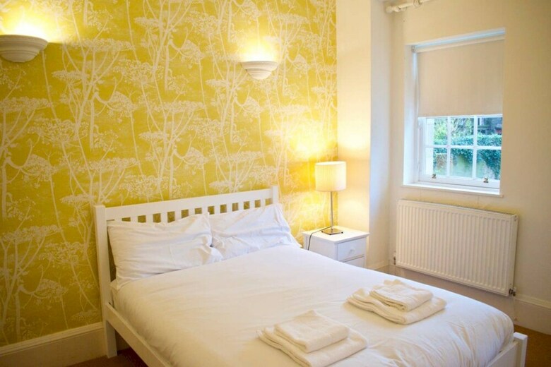 Bright And Spacious New Town Apartment