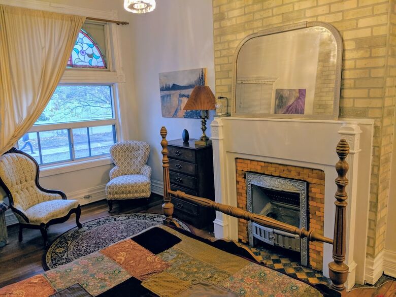 Authentic 1 Bedroom Toronto Home