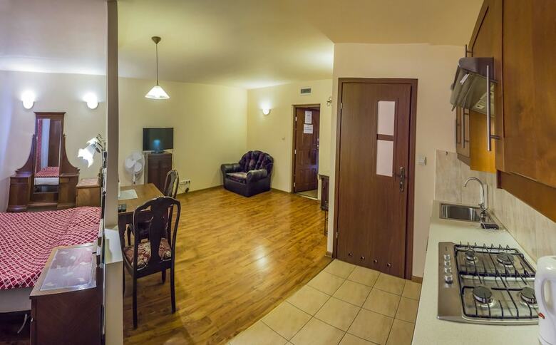 Hostal Flower Rooms & Apartments