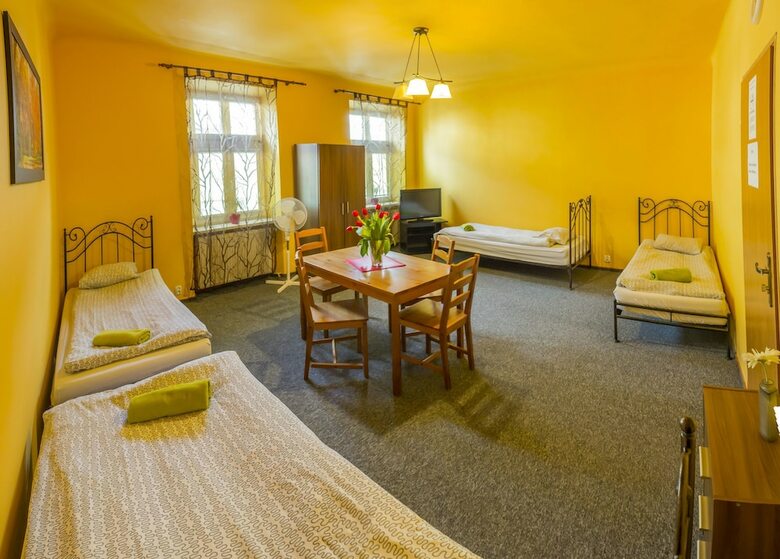 Hostal Flower Rooms & Apartments