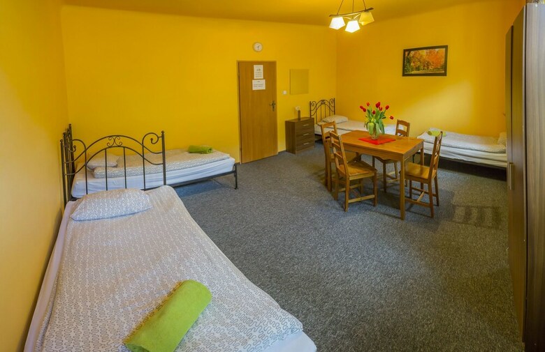 Hostal Flower Rooms & Apartments