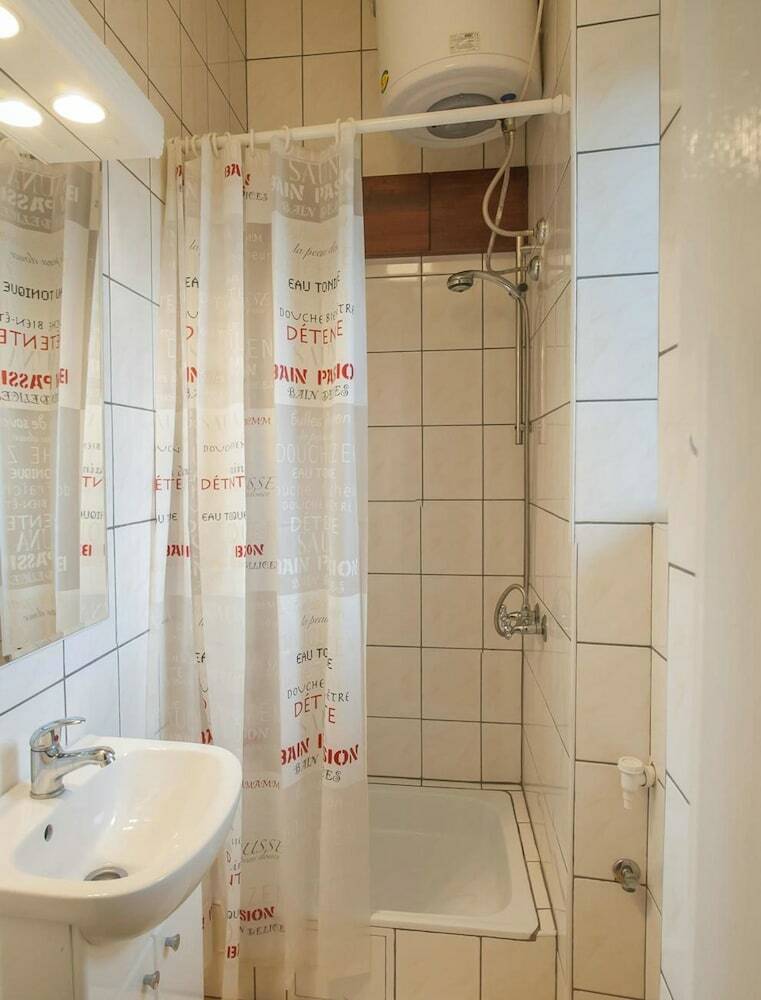 Hostal Flower Rooms & Apartments