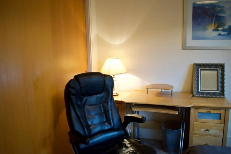 Bright And Spacious Apartment Near City Centre