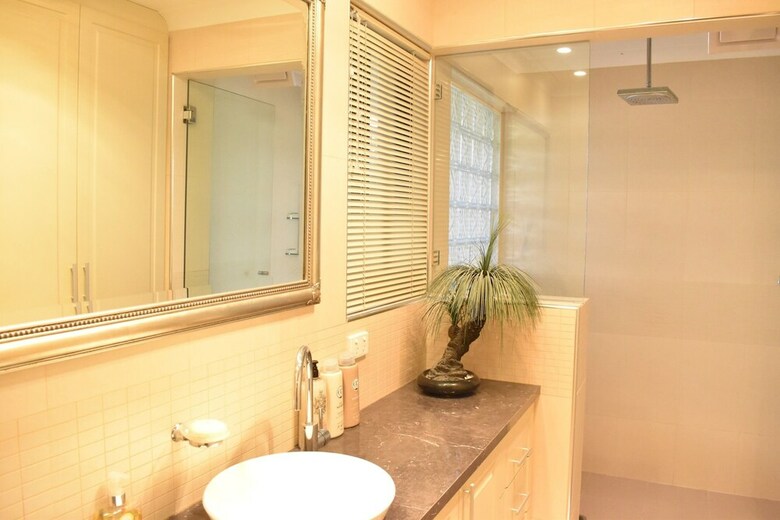 Modern 2 Bedroom Unit Close To Cbd
