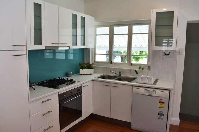 Spacious & Delightful 2 Bedroom House Near Cbd