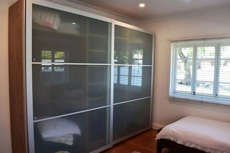 Spacious & Delightful 2 Bedroom House Near Cbd