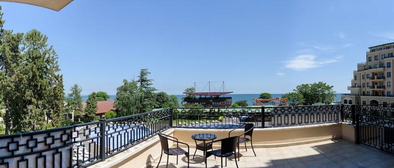 Aparthotel Sea View Rental Front Beach