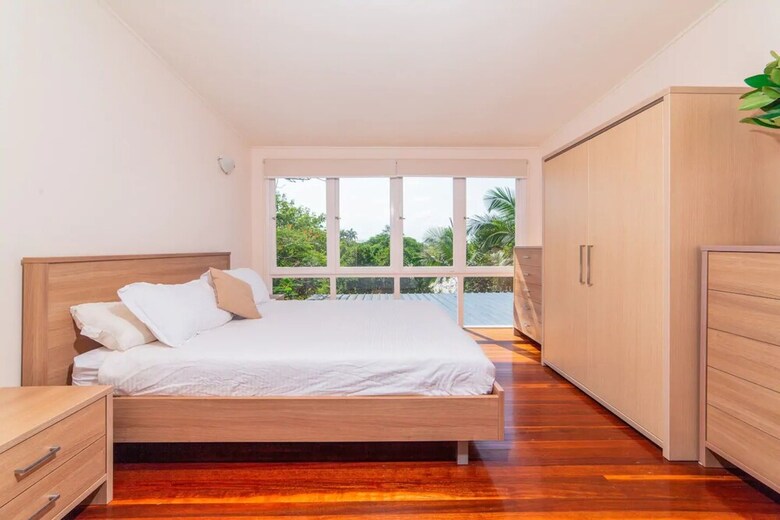Breezy 4 Bedroom Queenslander In Balmoral
