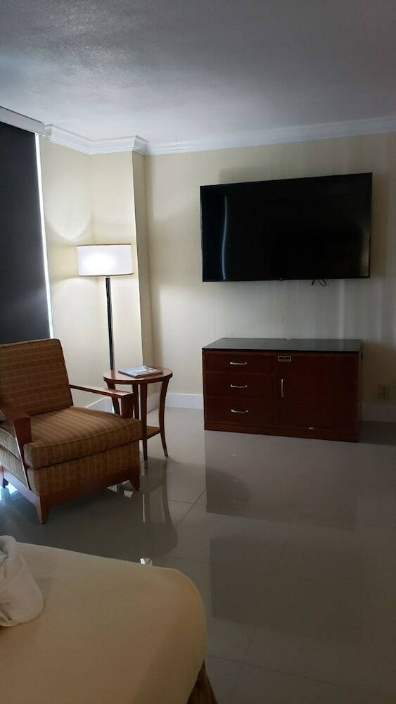 Hotel Newly Renovated Studio With Kitchenette