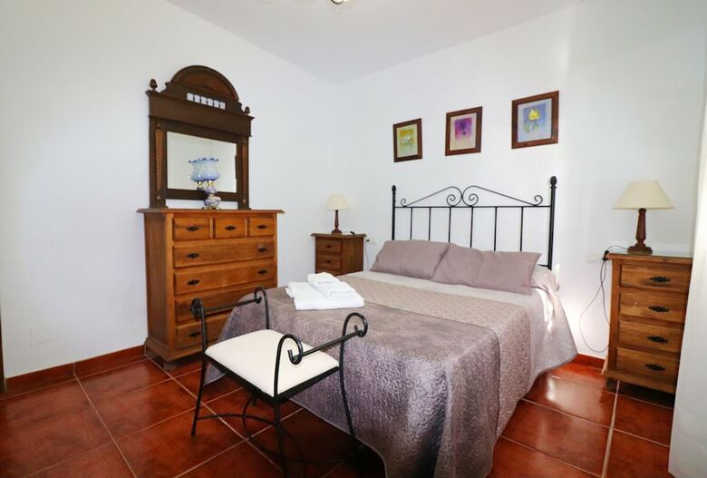 1143 Villa Serymar