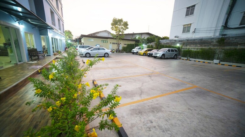The Willing Hotel And Residence