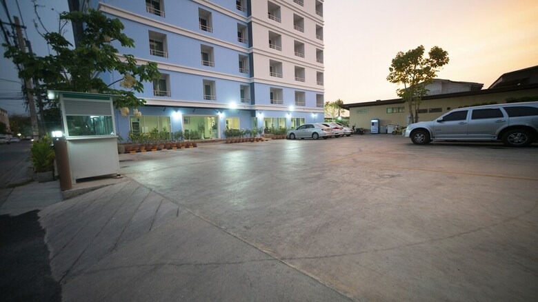 The Willing Hotel And Residence
