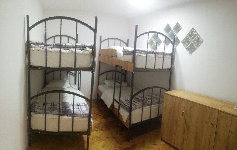Hostal Hostel & Apartments Academy