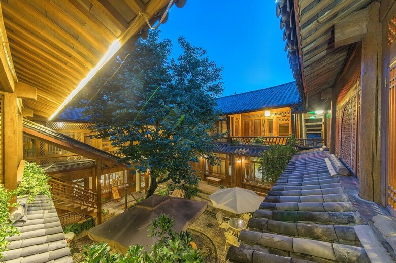 Posada Lijiang Langyun Inn
