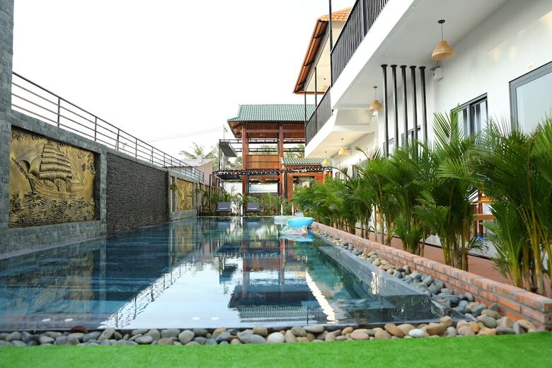 Hotel Aurora House